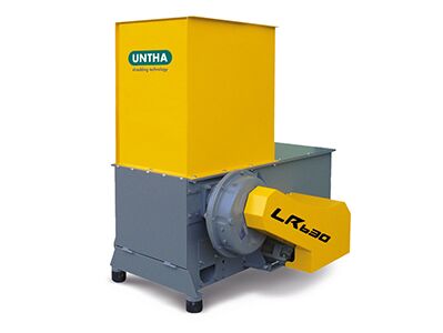 Liten snabbgående 1-valsig träkross